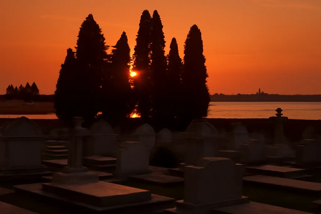 Cimetiere San Michele a Venise au coucher du soleil, tombe de Diaghilev